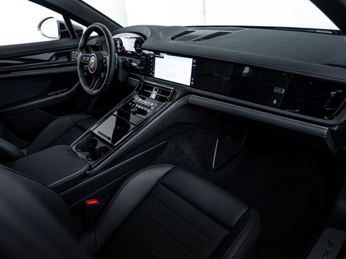Certified 2025 Porsche Panamera 4 image 18