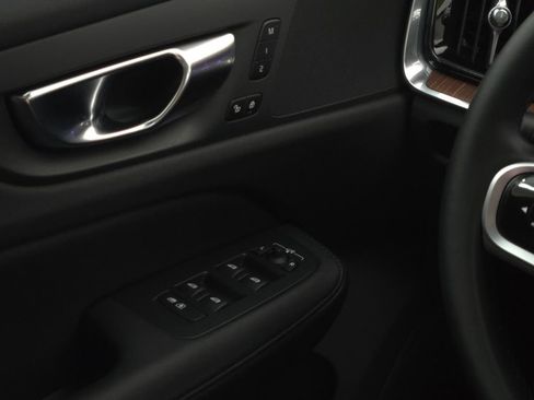 Used 2025 Volvo V60 B5 Cross Country Plus image 30