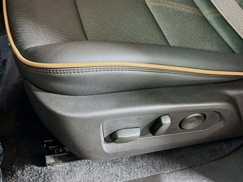 Used 2025 GMC Canyon AT4 image 17