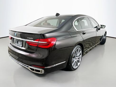 Used 2016 BMW 750i xDrive image 7