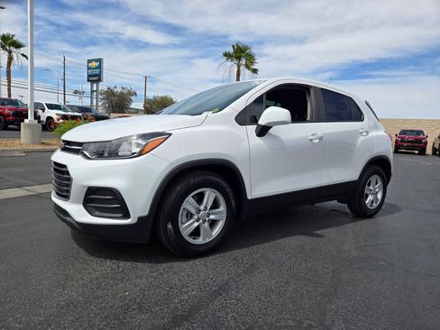 Used 2020 Chevrolet Trax LS w/ LPO, Cargo Package FWD image 2