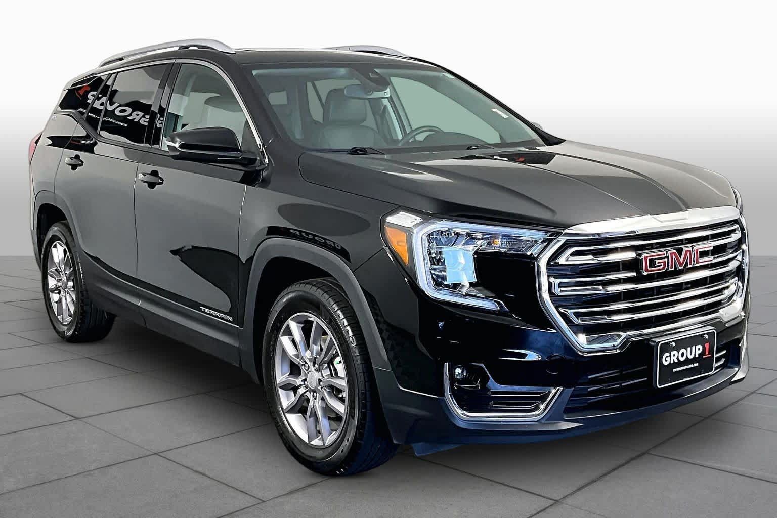 Used 2024 GMC Terrain SLT AWD/4WD image 3