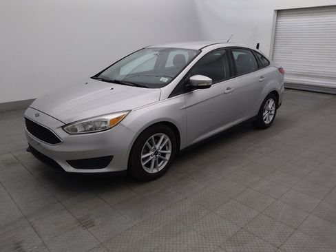 Used 2016 Ford Focus SE FWD image 2