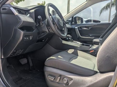 Used 2022 Toyota RAV4 XLE image 11