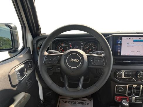 Used 2025 Jeep Gladiator Mojave w/ Safety Group AWD/4WD image 12