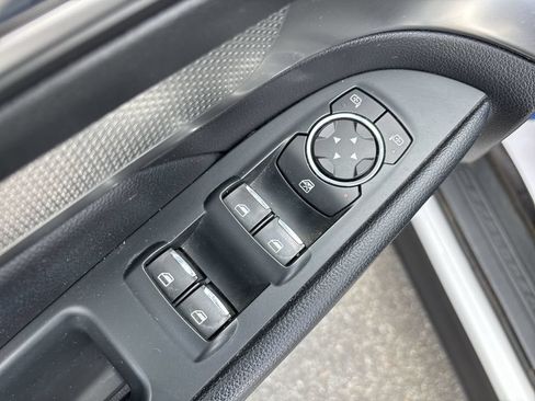 Used 2018 Ford Explorer XLT FWD image 15