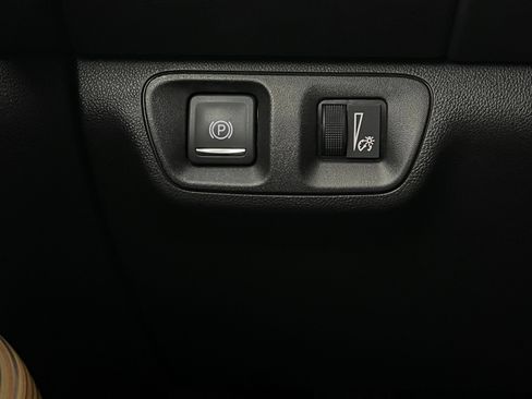 Used 2020 GMC Acadia SLE w/ Driver Convenience Package FWD image 22