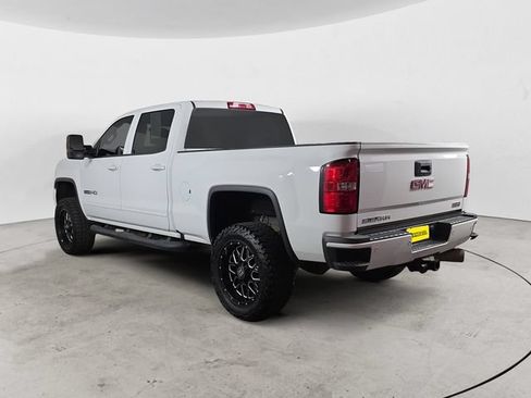 Used 2018 GMC Sierra 2500 SLT w/ Duramax Plus Package AWD/4WD image 3