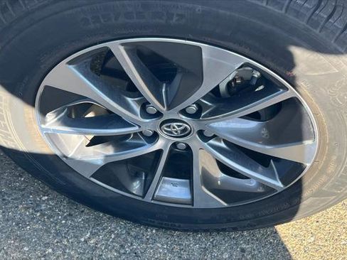 Certified 2018 Toyota RAV4 XLE image 12