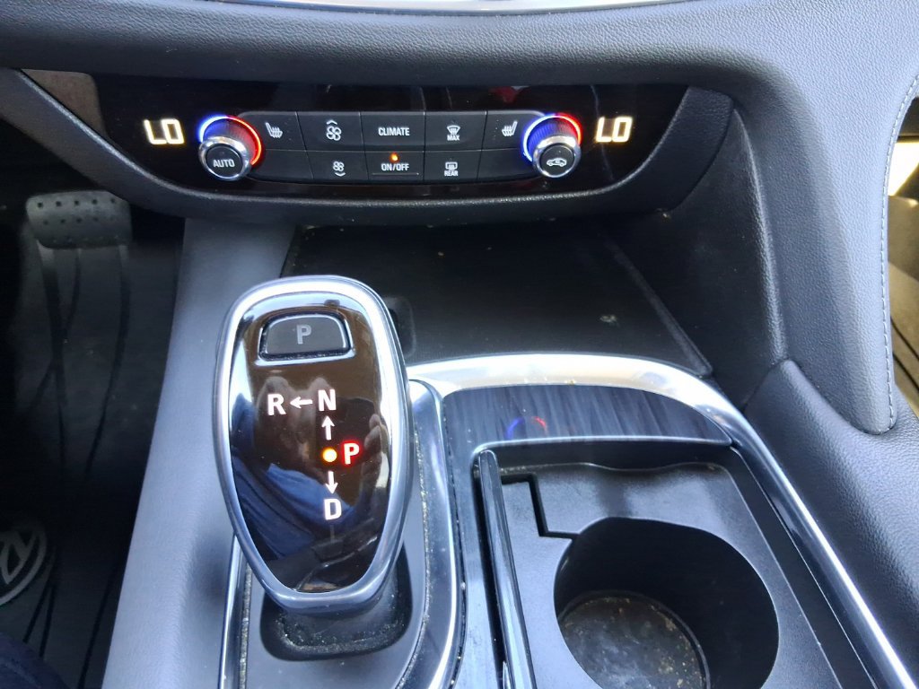 Used 2020 Buick Enclave Essence w/ Sound and Sites Package AWD/4WD image 36