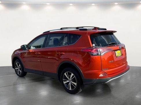 Used 2016 Toyota RAV4 XLE AWD/4WD image 4