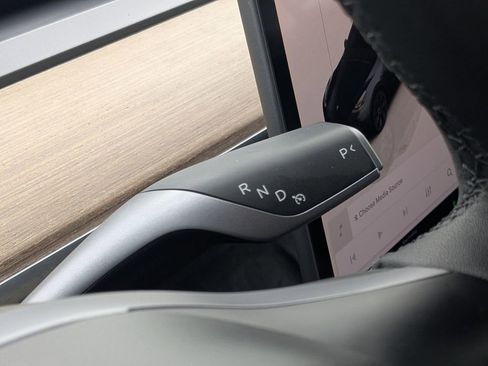 Used 2024 Tesla Model Y Long Range RWD image 26