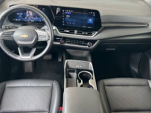 Used 2025 Chevrolet Equinox LT w/ Convenience Package II FWD image 16