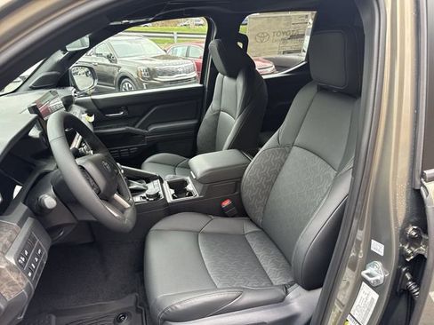 Used 2025 Toyota Tacoma 4x4 Double Cab image 12