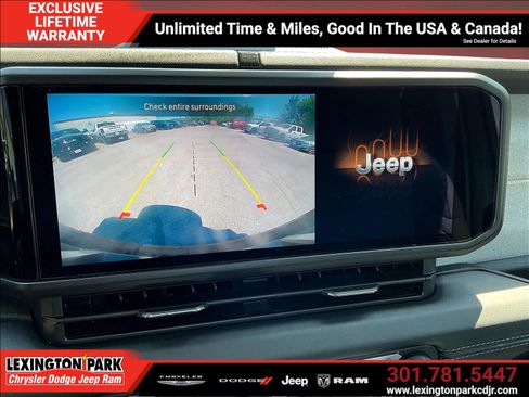 Used 2026 Jeep Wrangler Unlimited Sahara AWD/4WD image 14
