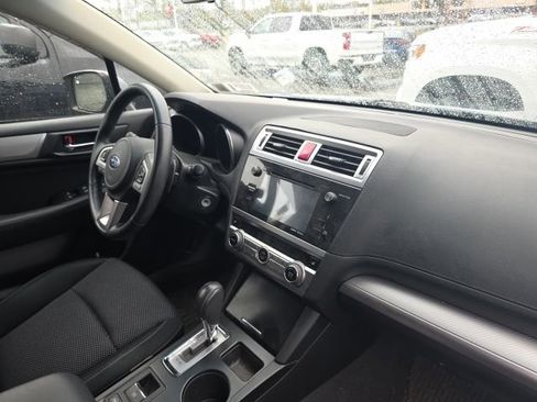 Used 2017 Subaru Outback 2.5i Premium AWD/4WD image 4
