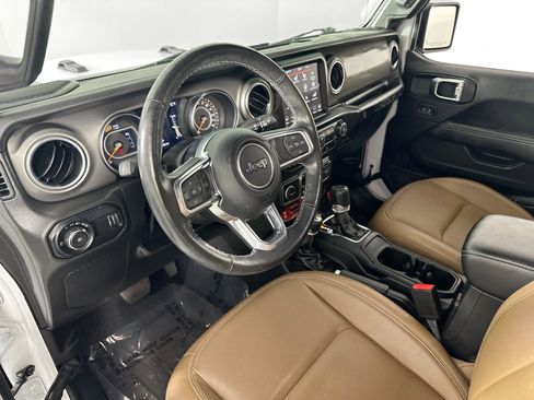 Used 2023 Jeep Wrangler Rubicon w/ Cold Weather Group AWD/4WD image 9