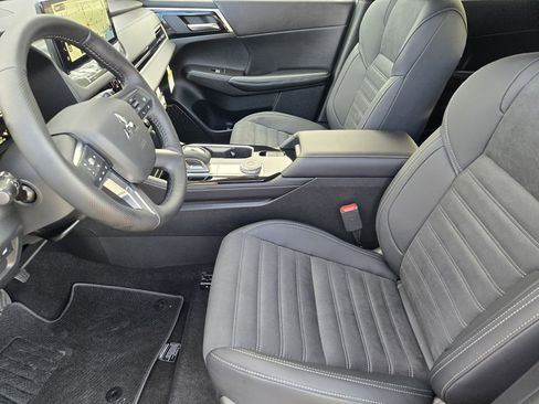 New 2026 Mitsubishi Outlander SE image 10