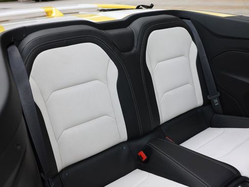 Used 2016 Chevrolet Camaro SS RWD image 16