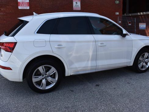 Used 2018 Audi Q5 2.0T Premium Plus w/ Premium Plus Package AWD/4WD image 2