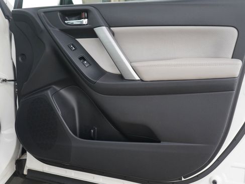 Used 2015 Subaru Forester 2.5i Limited w/ Popular Package #2 image 9