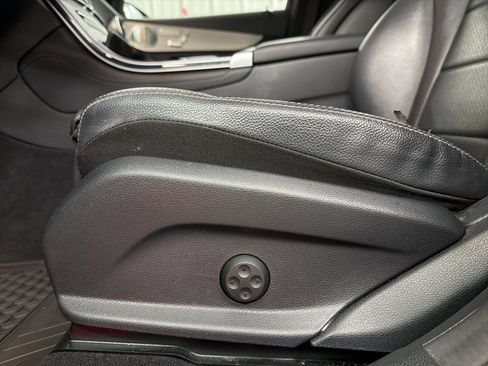 Used 2020 Mercedes-Benz GLC 300 image 14