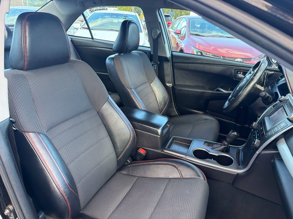 Used 2016 Toyota Camry SE FWD image 10