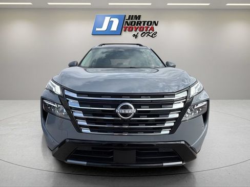 Used 2025 Nissan Rogue Platinum FWD image 2