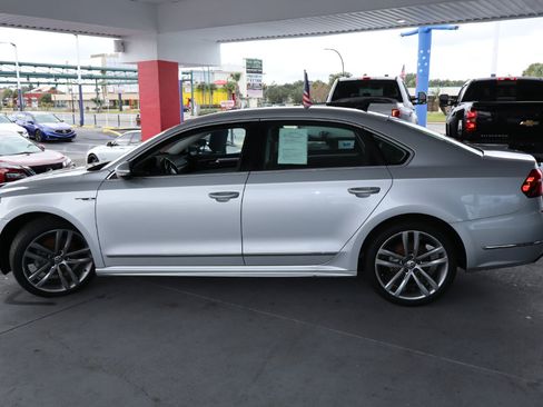 Used 2017 Volkswagen Passat 1.8T R-Line image 8