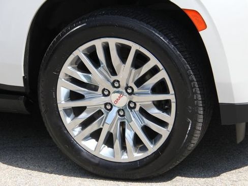 Used 2023 GMC Yukon XL Denali AWD/4WD image 15