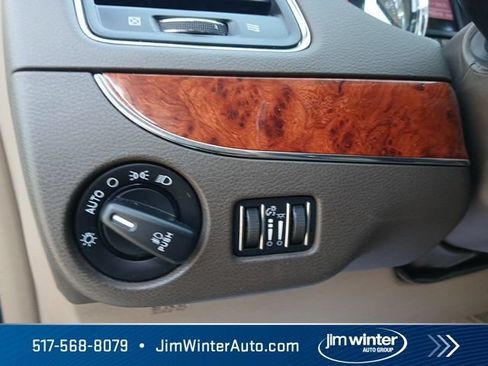 Used 2015 Chrysler Town & Country Touring FWD image 20