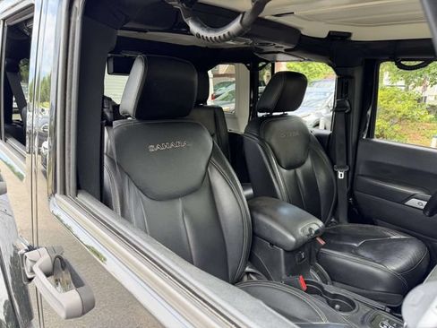 Used 2017 Jeep Wrangler Unlimited Sahara w/ Connectivity Group AWD/4WD image 11