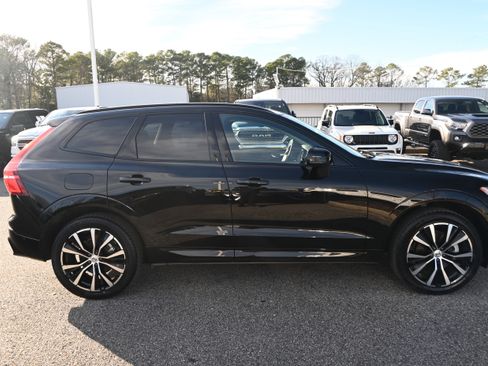 Used 2025 Volvo XC60 B5 Plus image 15