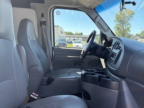 Used 2006 Ford E-350 and Econoline 350 Super Duty RWD image 6