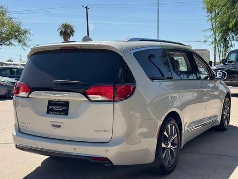 Used 2017 Chrysler Pacifica Limited w/ UConnect Theater Package FWD image 6