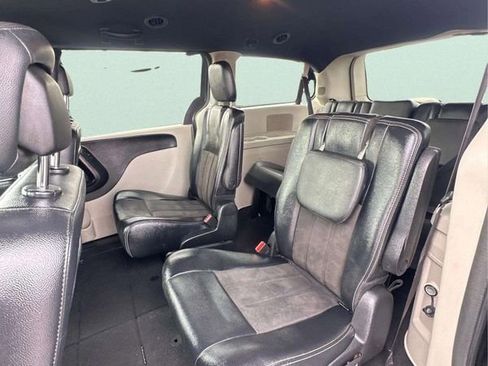 Used 2019 Dodge Grand Caravan SXT image 19