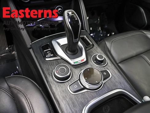 Used 2020 Alfa Romeo Stelvio AWD image 13