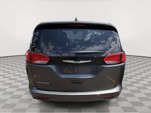 Used 2023 Chrysler Voyager LX FWD image 4