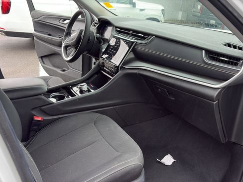 Used 2023 Jeep Grand Cherokee L Laredo image 15