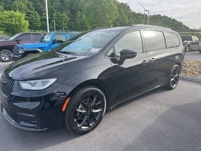 Used 2025 Chrysler Pacifica Limited