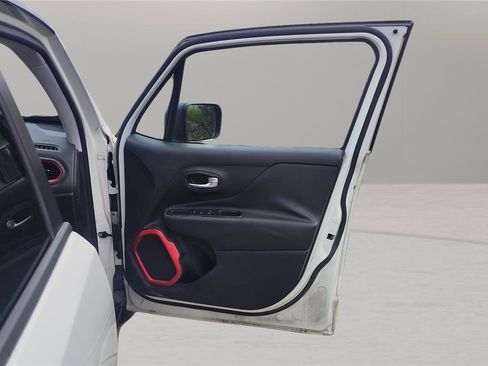 Used 2016 Jeep Renegade Trailhawk w/ Premium Trailhawk Package image 17