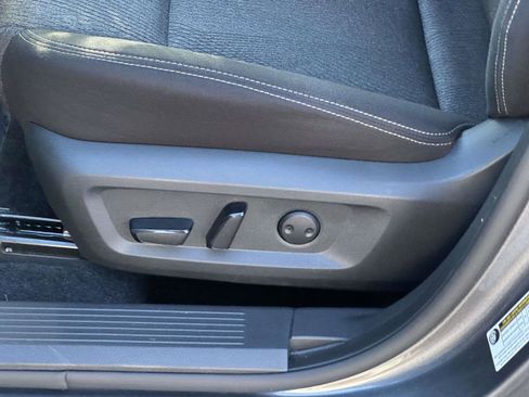 Used 2025 Nissan Rogue SV image 14