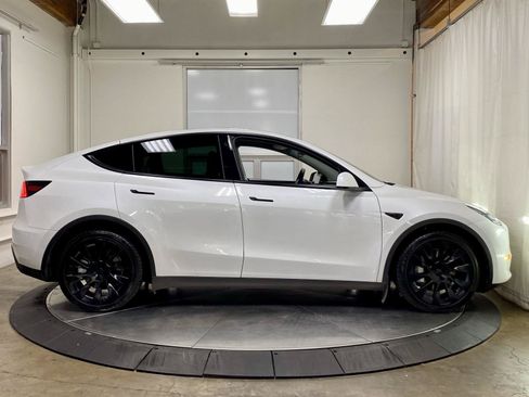 Used 2023 Tesla Model Y Long Range AWD/4WD image 10