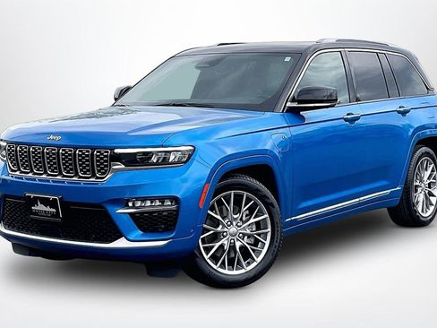 Used 2022 Jeep Grand Cherokee Summit w/ Luxury Tech Group V image 3