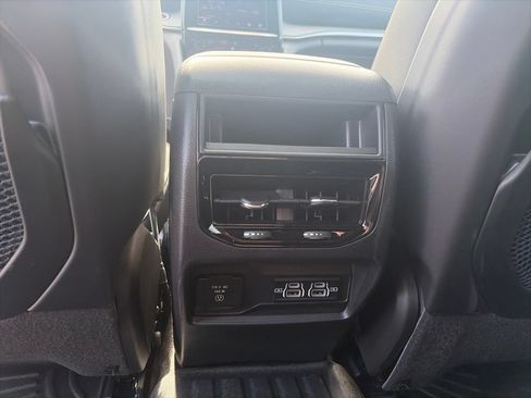 Used 2025 Jeep Grand Cherokee Laredo X w/ Luxury Tech Group I AWD/4WD image 28