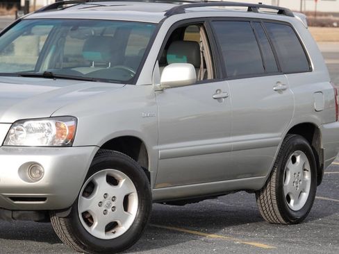 Used 2005 Toyota Highlander Limited AWD/4WD image 8