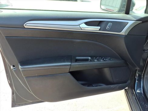 Used 2020 Ford Fusion SE image 13