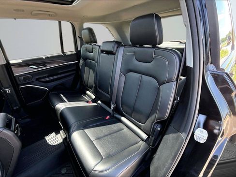 Used 2023 Jeep Grand Cherokee Limited w/ Luxury Tech Group II AWD/4WD image 27