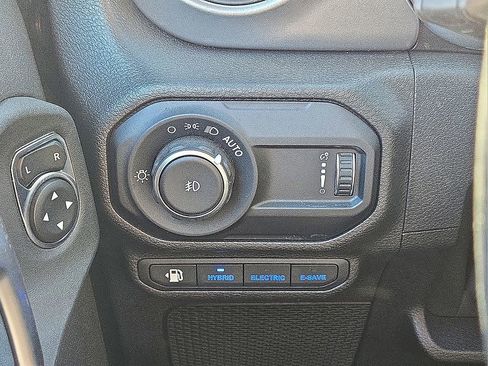 Used 2023 Jeep Wrangler Unlimited Rubicon 4xe image 24