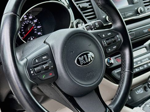 Used 2016 Kia Sedona EX FWD image 12